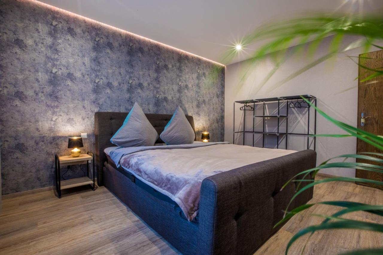 Modernes Apartment In Zentrumsnaehe Mit Eigenem Stellplatz Baden-Baden Buitenkant foto