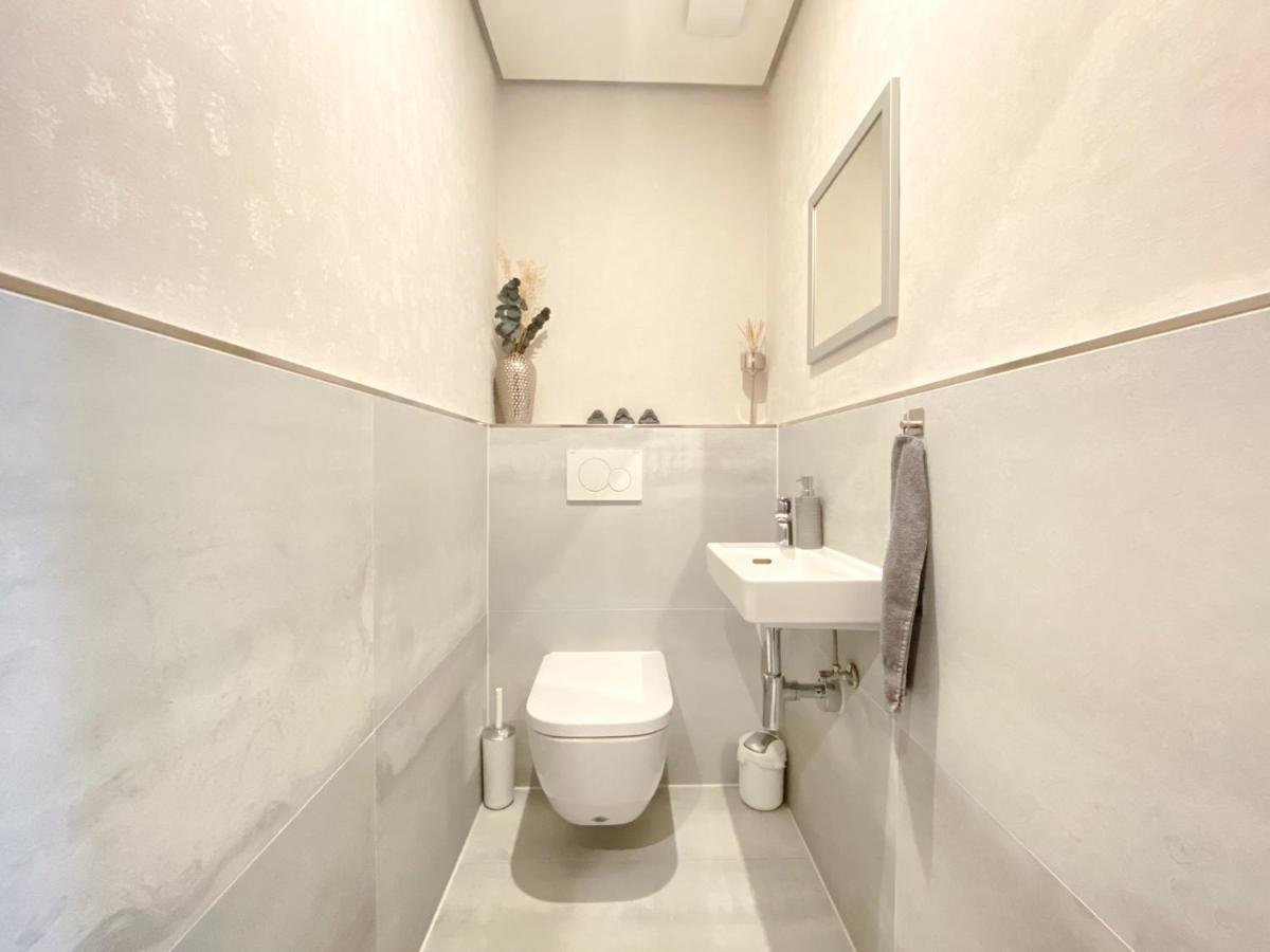 Modernes Apartment In Zentrumsnaehe Mit Eigenem Stellplatz Baden-Baden Buitenkant foto