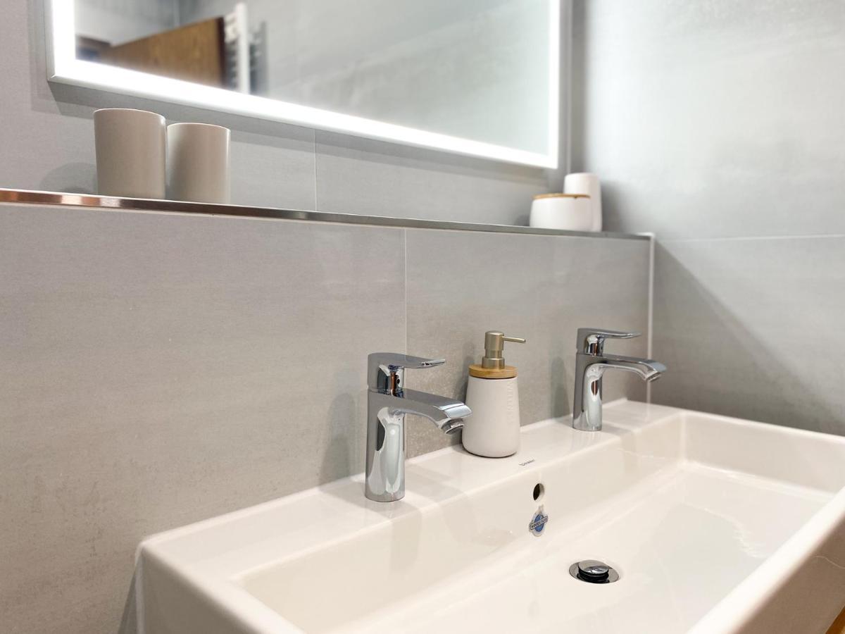 Modernes Apartment In Zentrumsnaehe Mit Eigenem Stellplatz Baden-Baden Buitenkant foto