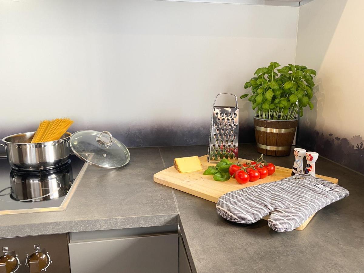 Modernes Apartment In Zentrumsnaehe Mit Eigenem Stellplatz Baden-Baden Buitenkant foto